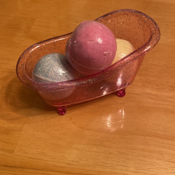 NEW Bath and Body Bundle - 8 items in this lot! - Picture 7 of 7